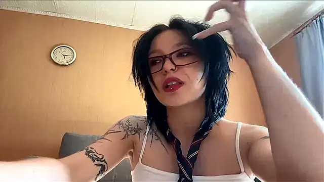 Snapshot of kriniavero chatting on 07.17.26 kriniavero online show from 07.17.26