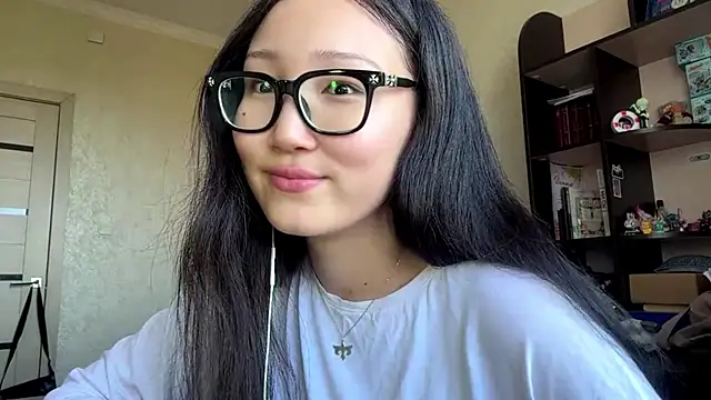 QueenOfCute online show from 07.06.26