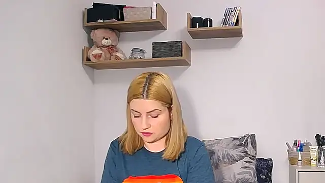 Snapshot of alisenties chatting on 02.13.26 alisenties online show from 02.13.26