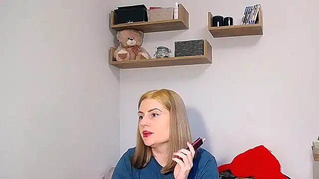 Snapshot of alisenties chatting on 02.25.26 alisenties online show from 02.25.26