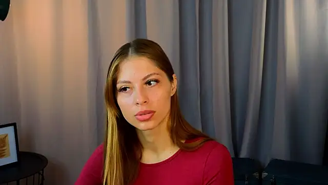 Snapshot of EmiliaLeuze chatting on 07.15.26 EmiliaLeuze online show from 07.15.26