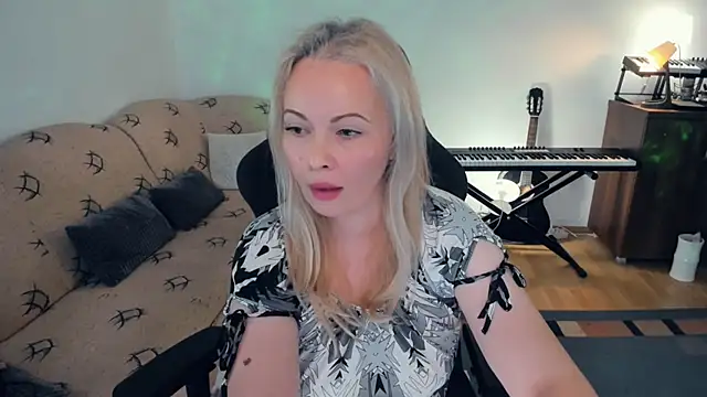 WhitneyLynn online show from 12.07.24