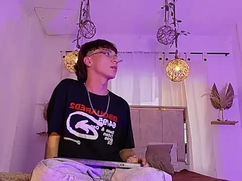 Snapshot of Xander_Grey chatting on 07.17.26 Xander Grey online show from 07.17.26