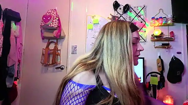 Snapshot of xxKitten chatting on 07.21.26 xxKitten online show from 07.21.26