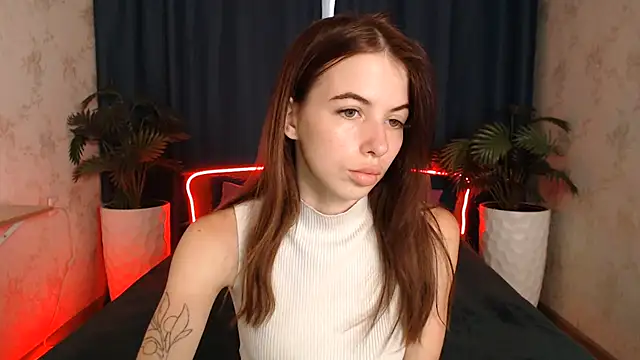 Snapshot of MiniModel chatting on 07.22.26 MiniModel online show from 07.22.26