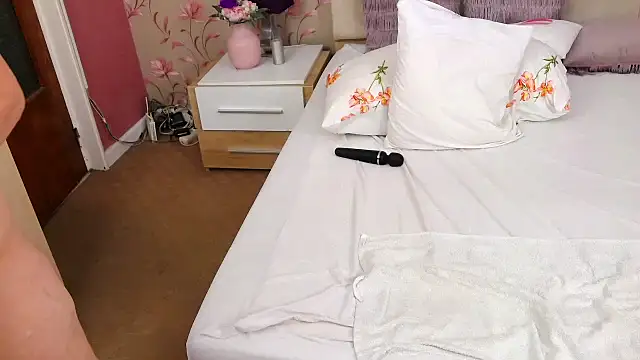 Snapshot of MatureMariah chatting on 12.13.24 MatureMariah online show from 12.13.24