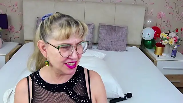 Snapshot of MatureMariah chatting on 01.11.25 MatureMariah online show from 01.11.25