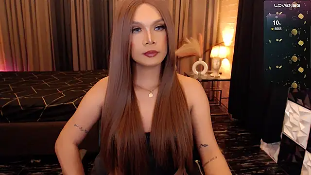 Snapshot of BigCockJewel chatting on 10.17.25 BigCockJewel online show from 10.17.25
