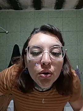 Snapshot of Reina00 chatting on 07.29.26 Reina00 online show from 07.29.26