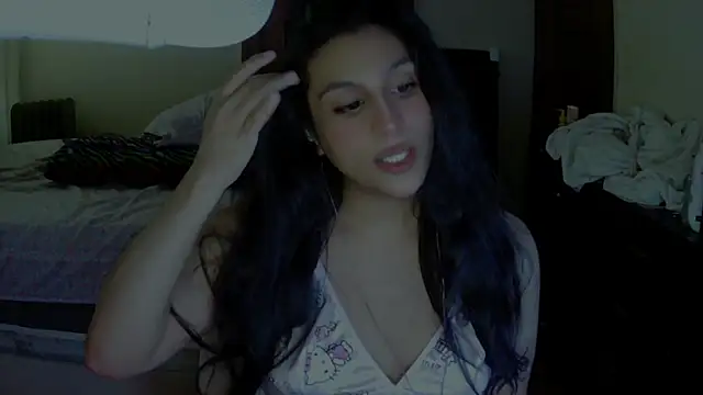 Snapshot of Evyniadoll chatting on 07.29.26 Evyniadoll online show from 07.29.26