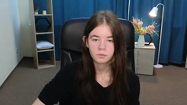 Snapshot of NicolaDevis chatting on 07.30.26 NicolaDevis online show from 07.30.26
