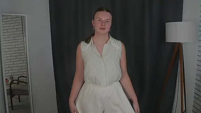 Snapshot of IsobelBoderick chatting on 08.05.26 IsobelBoderick online show from 08.05.26