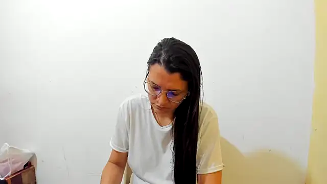 Snapshot of MARILYN_GARCIA chatting on 10.13.25 MARILYN GARCIA online show from 10.13.25