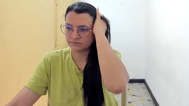 Snapshot of MARILYN_GARCIA chatting on 10.18.25 MARILYN GARCIA online show from 10.18.25