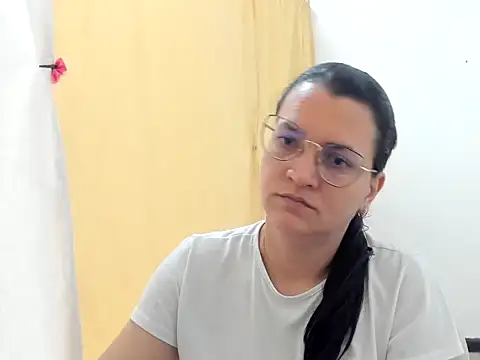 Snapshot of MARILYN_GARCIA chatting on 10.24.25 MARILYN GARCIA online show from 10.24.25