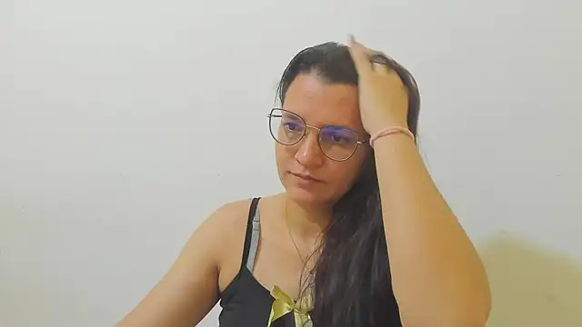 Snapshot of MARILYN_GARCIA chatting on 10.27.25 MARILYN GARCIA online show from 10.27.25