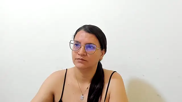 Snapshot of MARILYN_GARCIA chatting on 10.28.25 MARILYN GARCIA online show from 10.28.25