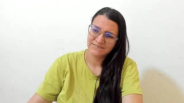 Snapshot of MARILYN_GARCIA chatting on 10.30.25 MARILYN GARCIA online show from 10.30.25