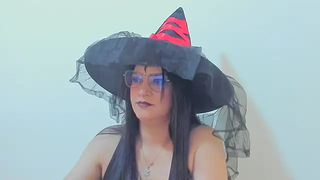 Snapshot of MARILYN_GARCIA chatting on 10.31.25 MARILYN GARCIA online show from 10.31.25