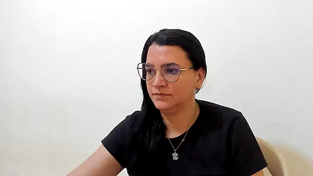 Snapshot of MARILYN_GARCIA chatting on 11.01.25 MARILYN GARCIA online show from 11.01.25