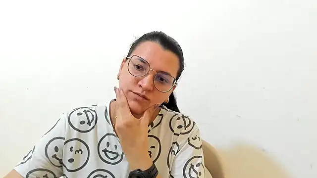 Snapshot of MARILYN_GARCIA chatting on 11.06.25 MARILYN GARCIA online show from 11.06.25