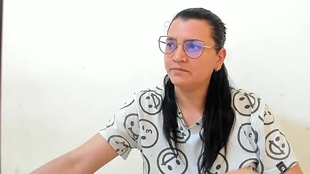 Snapshot of MARILYN_GARCIA chatting on 11.07.25 MARILYN GARCIA online show from 11.07.25