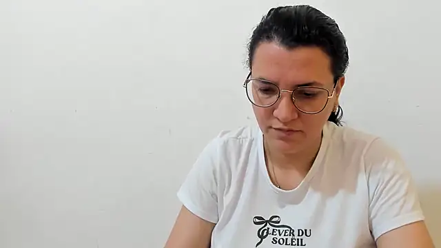 Snapshot of MARILYN_GARCIA chatting on 11.09.25 MARILYN GARCIA online show from 11.09.25