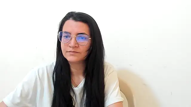 Snapshot of MARILYN_GARCIA chatting on 11.10.25 MARILYN GARCIA online show from 11.10.25