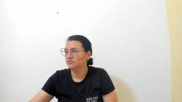 Snapshot of MARILYN_GARCIA chatting on 11.15.25 MARILYN GARCIA online show from 11.15.25