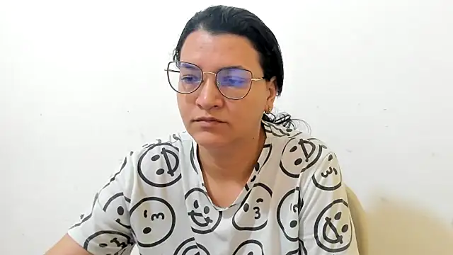 Snapshot of MARILYN_GARCIA chatting on 11.16.25 MARILYN GARCIA online show from 11.16.25