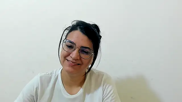 Snapshot of MARILYN_GARCIA chatting on 11.19.25 MARILYN GARCIA online show from 11.19.25