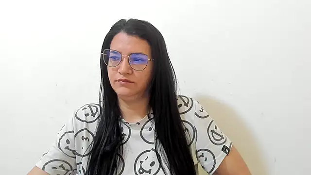 Snapshot of MARILYN_GARCIA chatting on 11.23.25 MARILYN GARCIA online show from 11.23.25