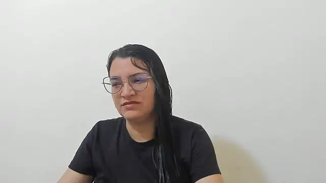 Snapshot of MARILYN_GARCIA chatting on 11.26.25 MARILYN GARCIA online show from 11.26.25