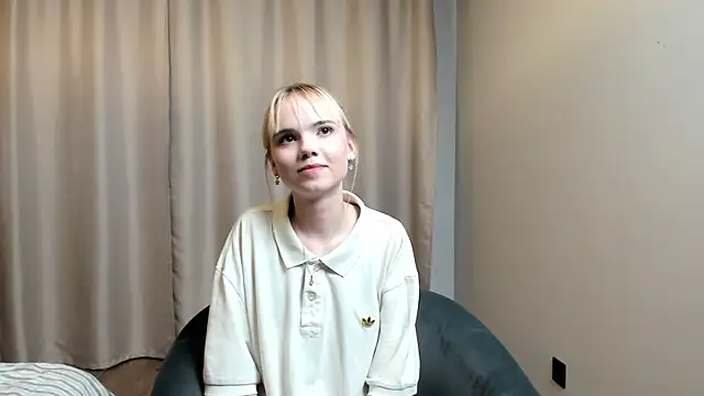 Snapshot of SauVitale chatting on 08.06.26 SauVitale online show from 08.06.26
