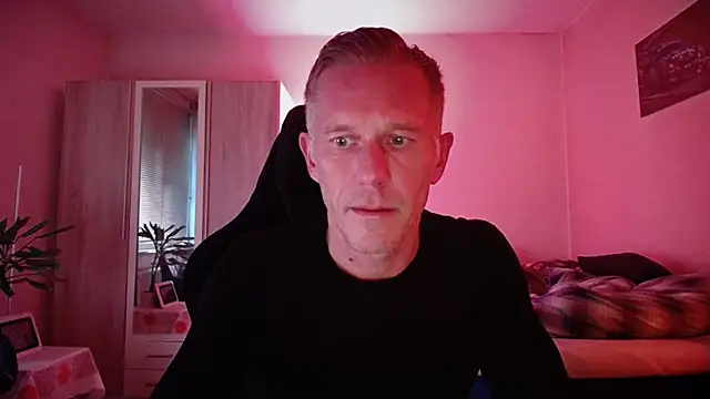 Snapshot of slaveboy2016@xh chatting on 10.16.25 slaveboy2016xh online show from 10.16.25