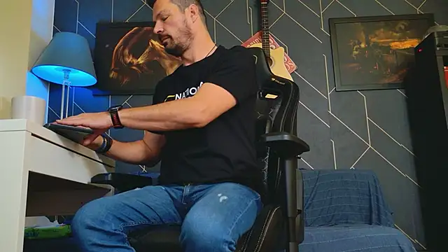 ChrisKox online show from 10.14.25