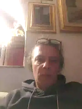 Snapshot of gianlux128bis chatting on 12.18.24 gianlux128bis online show from 12.18.24