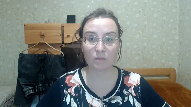 Snapshot of Smart_Rose chatting on 10.27.25 Smart Rose online show from 10.27.25