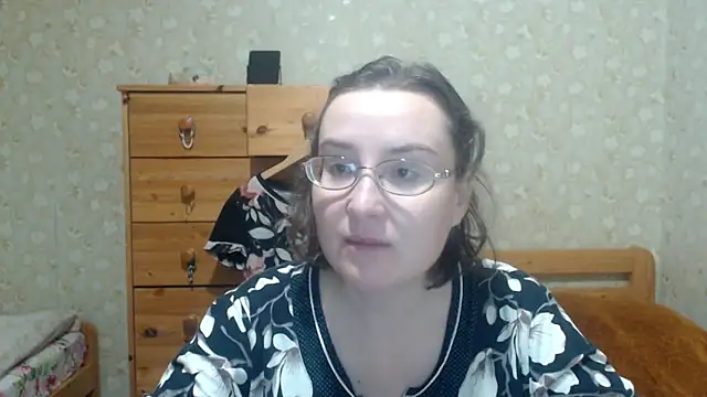 Snapshot of Smart_Rose chatting on 11.17.25 Smart Rose online show from 11.17.25