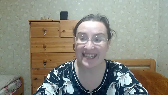 Snapshot of Smart_Rose chatting on 11.20.25 Smart Rose online show from 11.20.25