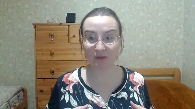 Snapshot of Smart_Rose chatting on 11.22.25 Smart Rose online show from 11.22.25