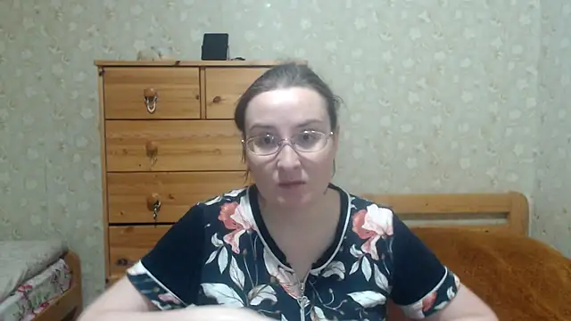 Snapshot of Smart_Rose chatting on 11.23.25 Smart Rose online show from 11.23.25