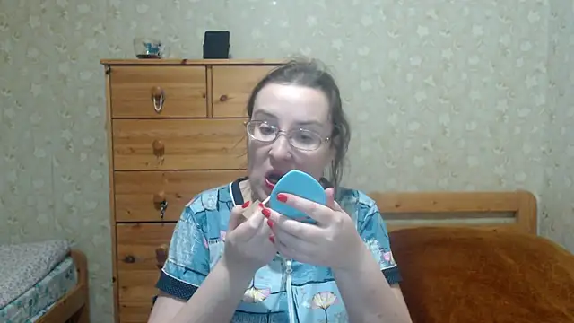 Snapshot of Smart_Rose chatting on 11.29.25 Smart Rose online show from 11.29.25