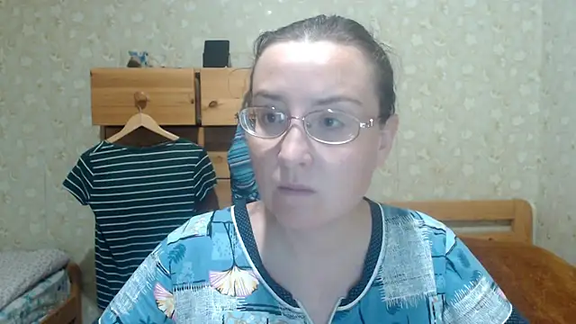 Snapshot of Smart_Rose chatting on 12.13.25 Smart Rose online show from 12.13.25