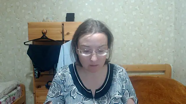 Snapshot of Smart_Rose chatting on 12.17.25 Smart Rose online show from 12.17.25