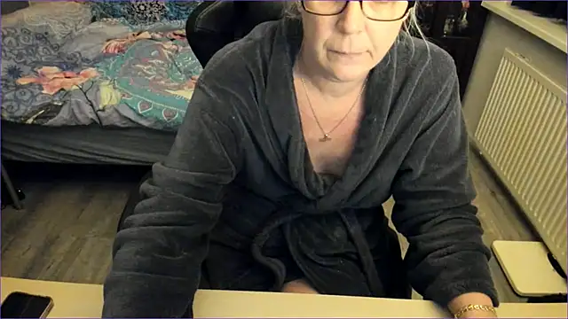 Snapshot of minoesje37 chatting on 12.08.24 minoesje37 online show from 12.08.24