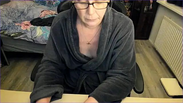 Snapshot of minoesje37 chatting on 12.15.24 minoesje37 online show from 12.15.24