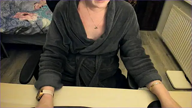 Snapshot of minoesje37 chatting on 12.17.24 minoesje37 online show from 12.17.24