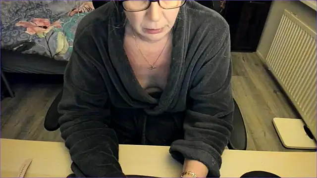 Snapshot of minoesje37 chatting on 12.19.24 minoesje37 online show from 12.19.24