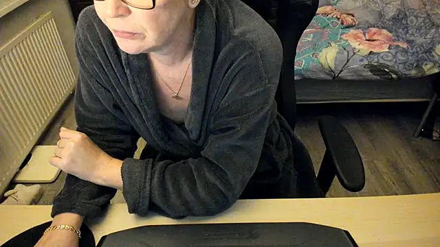 Snapshot of minoesje37 chatting on 01.15.25 minoesje37 online show from 01.15.25